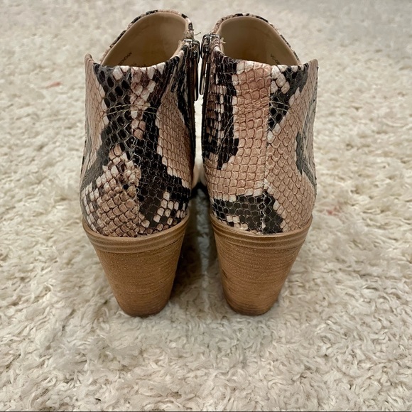 Very Good condition Vince Camuto Python Snakeskin Booties 8 - Picture 3 of 7